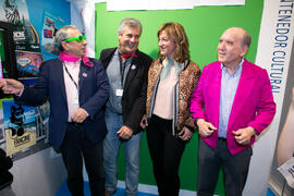José Ángel Narváez, José Francisco Murillo, María Jesús Martínez y Pedro Montiel en el estand del Contenedor Cultural. Jornadas de Puertas Abiertas de la Universidad de Málaga. Complejo Polideportivo Universitario. Abril de 2018