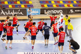 Jugadores coreanos celebran la victoria. Partido Japón - Corea del Sur. Categoría masculina. Campeonato del Mundo Universitario de Balonmano. Antequera. Julio de 2016