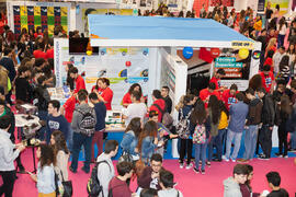 Estand de la Escuela Superior de Ingenierías Industriales y de la Escuela Politécnica Superior. Jornadas de Puertas Abiertas de la Universidad de Málaga. Complejo Polideportivo Universitario. Abril de 2016