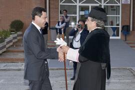Juan Manuel Moreno y José Ángel Narváez momentos previos a la imposición de la Medalla de Oro de la Universidad de Málaga a Junta de Andalucía, Diputación Provincial de Málaga y Ayuntamiento de la capital. Paraninfo. Noviembre de 2023