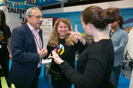 José Ángel Narváez y María Isabel Asensi en el estand de UMA Convive. Jornadas de Puertas Abiertas de la Universidad de Málaga. Complejo Polideportivo Universitario. Abril de 2018