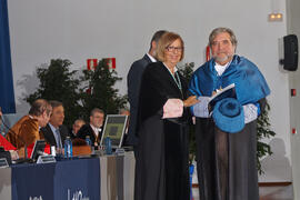 Entrega de la insignia al mérito en el trabajo. Acto Conmemorativo de los 40 años de la Universidad de Málaga. Escuela Técnica Superior de Ingeniería Informática. Diciembre de 2012