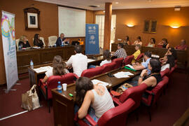 Mesa redonda: «Las problemáticas de los RETORNADOS en el contexto de la lucha nacional y europea contra la radicalización violenta y el terrorismo». Curso "Seguridad internacional y colectivos vulnerables". Cursos de Verano de la Universidad de Málaga. Málaga. Julio de 2019
