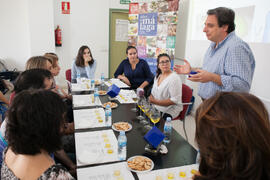 Cata de aceite. Seminario "Emprende 21". Mesa redonda "Emprendimiento femenino en la gastronomía". Facultad de Ciencias Económicas y Empresariales. Octubre de 2016