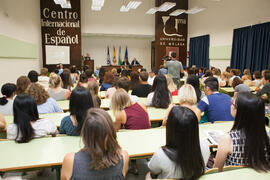 Intervención de una alumna del CIE-UMA en su graduación el Día del Español. Centro Internacional de Español de la Universidad de Málaga. Junio de 2016