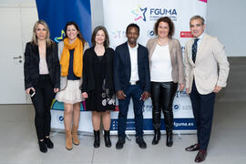 Foto de grupo. "Dialogando" con Ousman Umar. Facultad de Estudios Sociales y del Trabajo. Marzo de 2020