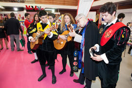 Carlos Pérez Ariza con la Tuna. Jornadas de Puertas Abiertas de la Universidad de Málaga. Complejo Polideportivo Universitario. Abril de 2016