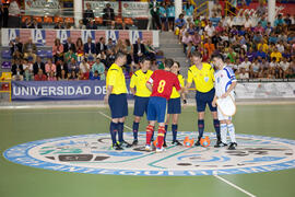 Capitanes y árbitros. Partido España contra Eslovaquia. 14º Campeonato del Mundo Universitario de Fútbol Sala 2014 (FUTSAL). Antequera. Julio de 2014