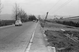 Málaga. Carretera de Cádiz cortada tras los destrozos causados por el temporal de viento. Enero de 1963