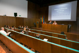 María Jesús Fernández presenta la ponencia de Antonio Esteva sobre periodismo deportivo. Curso "Información y Comunicación". Cursos de Verano de la Universidad de Málaga. Ronda. Julio de 2018