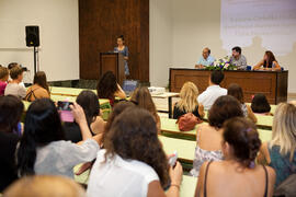 Intervención de la alumna Lijin Zhang. Graduación en el CIE de la Universidad de Málaga. Centro Internacional de Español. Agosto de 2014