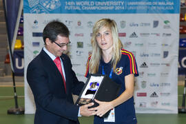 Premio a Mejor Jugadora para Ana Sevilla de España. Acto de clausura y entrega de medallas. 14º Campeonato del Mundo Universitario de Fútbol Sala 2014 (FUTSAL). Antequera. Julio de 2014