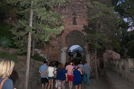 Visita nocturna tematizada a la Alcazaba. Olimpiada Española de Economía, Fase Nacional. Alcazaba de Málaga. Junio de 2015