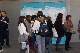 Entrega de acreditaciones. 4º Congreso Internacional de Actividad Físico-Deportiva para Mayores de la Universidad de Málaga. Escuela Técnica Superior de Ingeniería Informática y Telecomunicaciones. Marzo de 2011