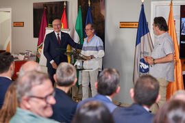 Inauguración del mural de Ángel Idígoras en la Facultad de Ciencias Económicas y Empresariales de la Universidad de Málaga. Campus de El Ejido. Junio de 2022
