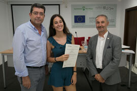 Entrega de diploma. Curso "Patrimonio y Turismo Cultural". Cursos de Verano de la Universidad de Málaga. Vélez Málaga. Julio de 2018