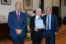 Entrega de galardón a Pedro José Sesma Solís. Celebración de San Lucas. Facultad de Medicina. Noviembre de 2019
