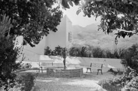Málaga. Jardines del chalet en Maro de Doña María Pilar Pries, la Marquesa de Larios. Junio de 1963