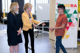 Entrega de diploma. Clausura del programa "Genera". Edificio "The Green Ray". Junio de 2019