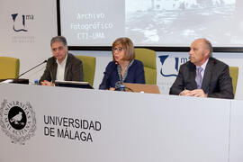 Joaquín Canca, Adelaida de la Calle y Javier Ramírez en la presentación del Archivo Fotográfico Histórico de la UMA. Rectorado. Febrero de 2015