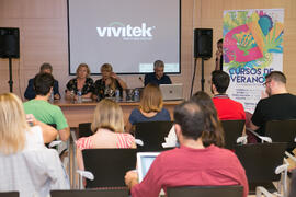 Mesa Redonda: “El cambio del modelo de consumo y de comunicación”. Curso "La televisión del siglo XXI, nuevos formatos y consumos". Cursos de verano 2018 de la Universidad de Málaga. Marbella. Julio de 2018