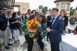 Entrega de flores a Coral Erades. Conmemoración del 30 Aniversario de la Oficina de Transferencia de Resultados de Investigación de la Universidad de Málaga (OTRI). Edificio del Rectorado. Mayo de 2019