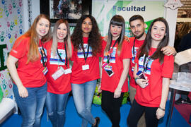 Estand de la Facultad de Comercio y Gestión. Jornadas de Puertas Abiertas de la Universidad de Málaga. Complejo Polideportivo Universitario. Abril de 2016