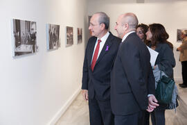 Francisco de la Torre y Eugenio José Luque en la inauguración de la exposición "Málaga, 50 años de la Facultad de Económicas" en el Archivo Municipal. Archivo Municipal. Noviembre de 2015