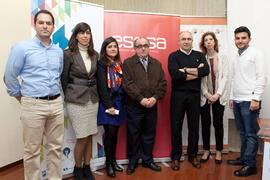Foto de grupo. Presentación del I Concurso Canvas de Creación de Empresas. Semana del Patrón. Facultad de Ciencias Económicas y Empresariales. Marzo de 2015