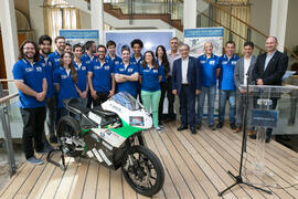 Foto de grupo. Presentación del proyecto "UMA Racing Team 2017/2018". Edificio del Rectorado. Junio de 2017