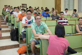 Examen en el aula Magna de la Facultad de Económicas y Empresariales. Olimpiada Española de Economía, Fase Nacional. Málaga. Junio de 2015