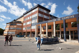 Obras en la fachada de la Facultad de Ciencias. Campus de Teatinos. Abril de 2019