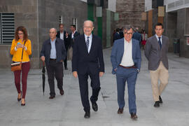 Llegada del alcalde de Málaga a la inauguración de la plaza Pintor Eugenio Chicano. Málaga. Noviembre de 2016