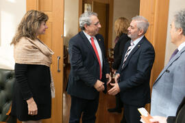Marcela Bacigalupo, José Ángel Narváez y Roberto Melgarejo. Firma del convenio de la Universidad de Málaga con el gobierno de Paraguay. Edificio del Rectorado. Diciembre de 2017