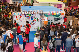 Estand de la Facultad de Turismo y de la Facultad de Ciencias de la Educación. Jornadas de Puertas Abiertas de la Universidad de Málaga. Complejo Polideportivo Universitario. Abril de 2016