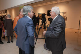 Momentos previos a la inauguración de la exposición "Paisajes Andaluces", de Eugenio Chicano. Museo del Patrimonio Municipal. Diciembre de 2016