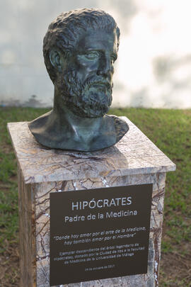 Busto de Hipócrates. Presentación del árbol de Hipócrates donado por la isla de Kos. Facultad de Medicina. Octubre de 2017