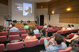Santi Carrillo presenta la conferencia de Niño de Elche. Curso "Tres generaciones de la música Pop española". Cursos de Verano de la Universidad de Málaga. Málaga. Julio de 2018