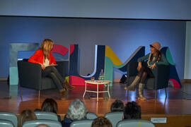 Cristina Mena "Dialogando" con Raquel Haro sobre "cómo convertir tus dramas en una bonita historia". Facultad de Psicología y Logopedia de la Universidad de Málaga. Febrero de 2022