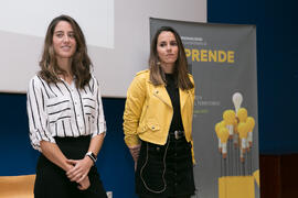 Macarena Parrado presenta el seminario "Emprende 21" con Míriam García y Sara Carmona. Paraninfo. Noviembre de 2017