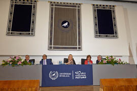 Mesa presidencial. Homenaje al personal que cumple 25 años al servicio de la Universidad de Málaga y al personal jubilado. Paraninfo. Julio de 2013