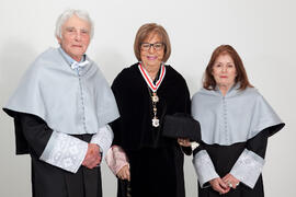 Michelle Mattelart y D. Armand Mattelart junto a Adelaida de la Calle, en la investidura como Doctores "Honoris Causa" por la Facultad de Ciencias de la Comunicación de la Universidad de Málaga. Abril de 2014