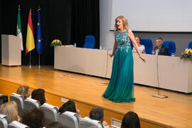 Actuación de la soprano Ascensión Padilla, acompañada al piano por Ernesto Gabaldón. Graduación y clausura del curso del Aula de Mayores de la Universidad de Málaga. Campus de Teatinos. Junio de 2018