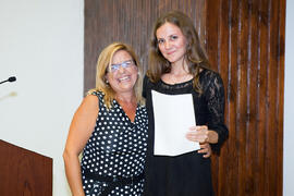 Gema Zarzuela con una alumna en su graduación. Centro Internacional de Español. Julio de 2014
