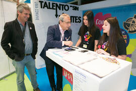 José Ángel Narváez y José Francisco Murillo en el estand de UMA Convive. Jornadas de Puertas Abiertas de la Universidad de Málaga. Complejo Polideportivo Universitario. Abril de 2018