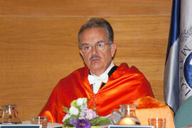 Investidura como Doctor "Honoris Causa" de D. Juan Ramón Cuadrado Roura por la Universidad de Málaga. Rectorado. Junio de 2009