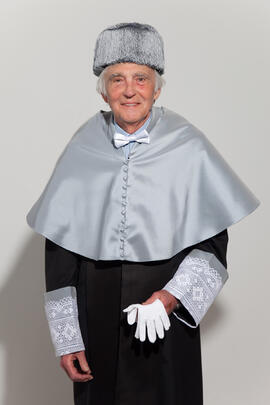 Retrato de Armand Mattelart en su investidura como Doctor "Honoris Causa" por la Facultad de Ciencias de la Comunicación de la Universidad de Málaga. Abril de 2014