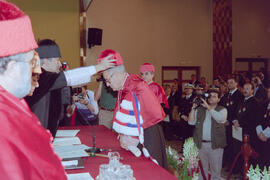 Investidura como Doctor "Honoris Causa" de D. Eduardo García de Enterría por la Facultad de Derecho de la Universidad de Málaga. Paraninfo. Abril de 1999
