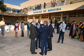 Momentos previos al acto de homenaje a los sanitarios en la Facultad de Medicina. Campus de Teatinos. Octubre de 2021