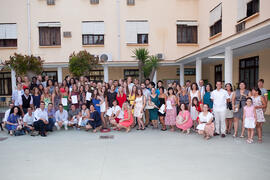 Foto de grupo tras la graduación de los alumnos del CIE de la Universidad de Málaga. Graduación en el CIE de la Universidad de Málaga. Centro Internacional de Español. Julio de 2014